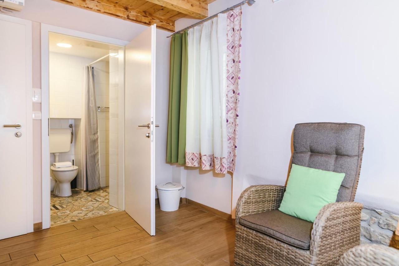 Guesthouse Centrum B&B Изола Экстерьер фото