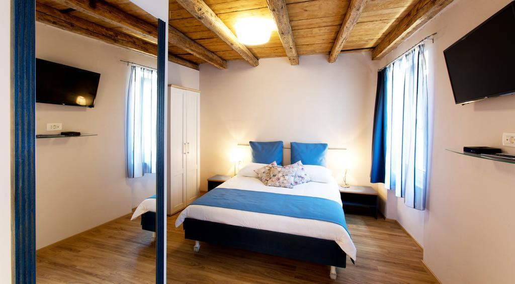 Guesthouse Centrum B&B Изола Экстерьер фото