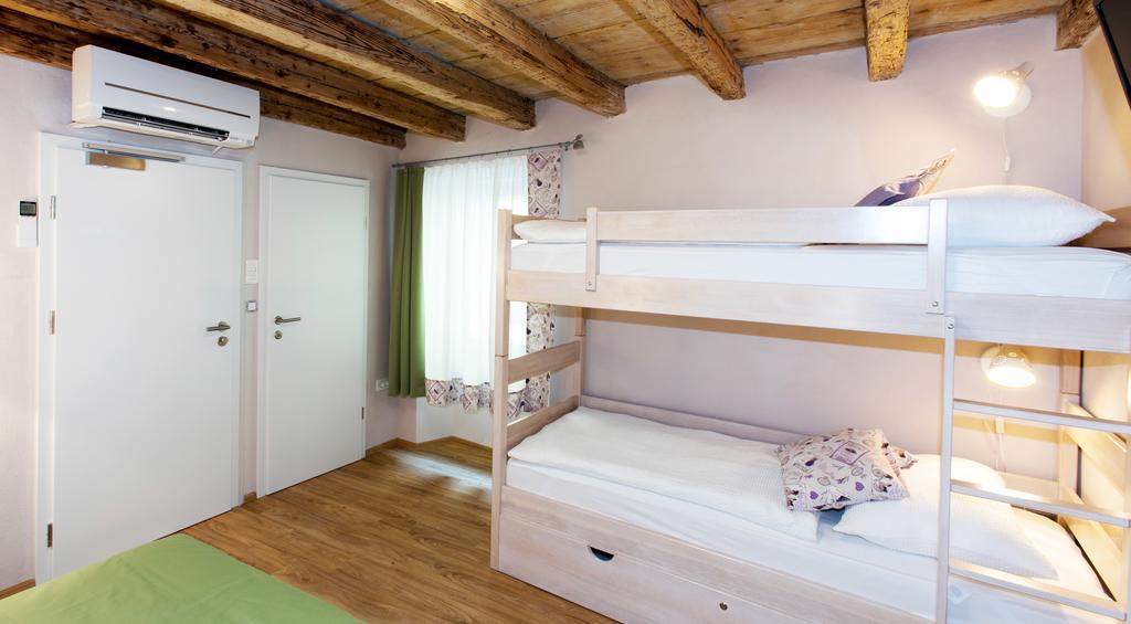 Guesthouse Centrum B&B Изола Экстерьер фото