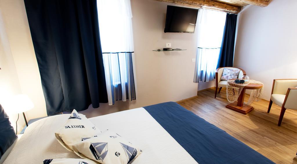 Guesthouse Centrum B&B Изола Экстерьер фото