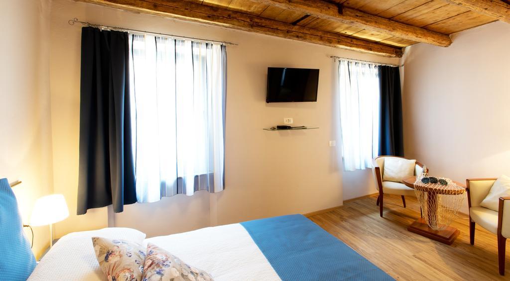 Guesthouse Centrum B&B Изола Экстерьер фото