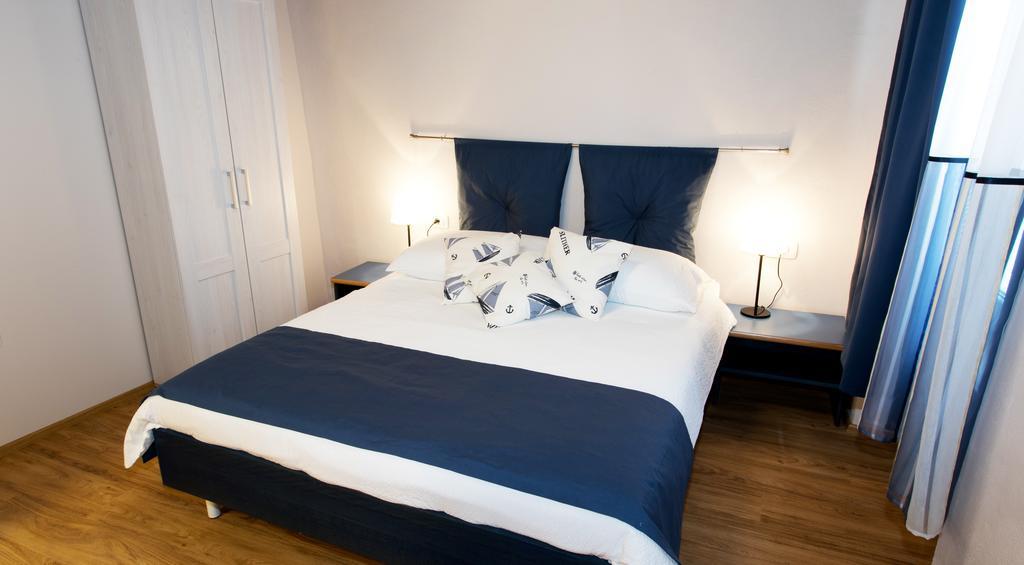 Guesthouse Centrum B&B Изола Экстерьер фото