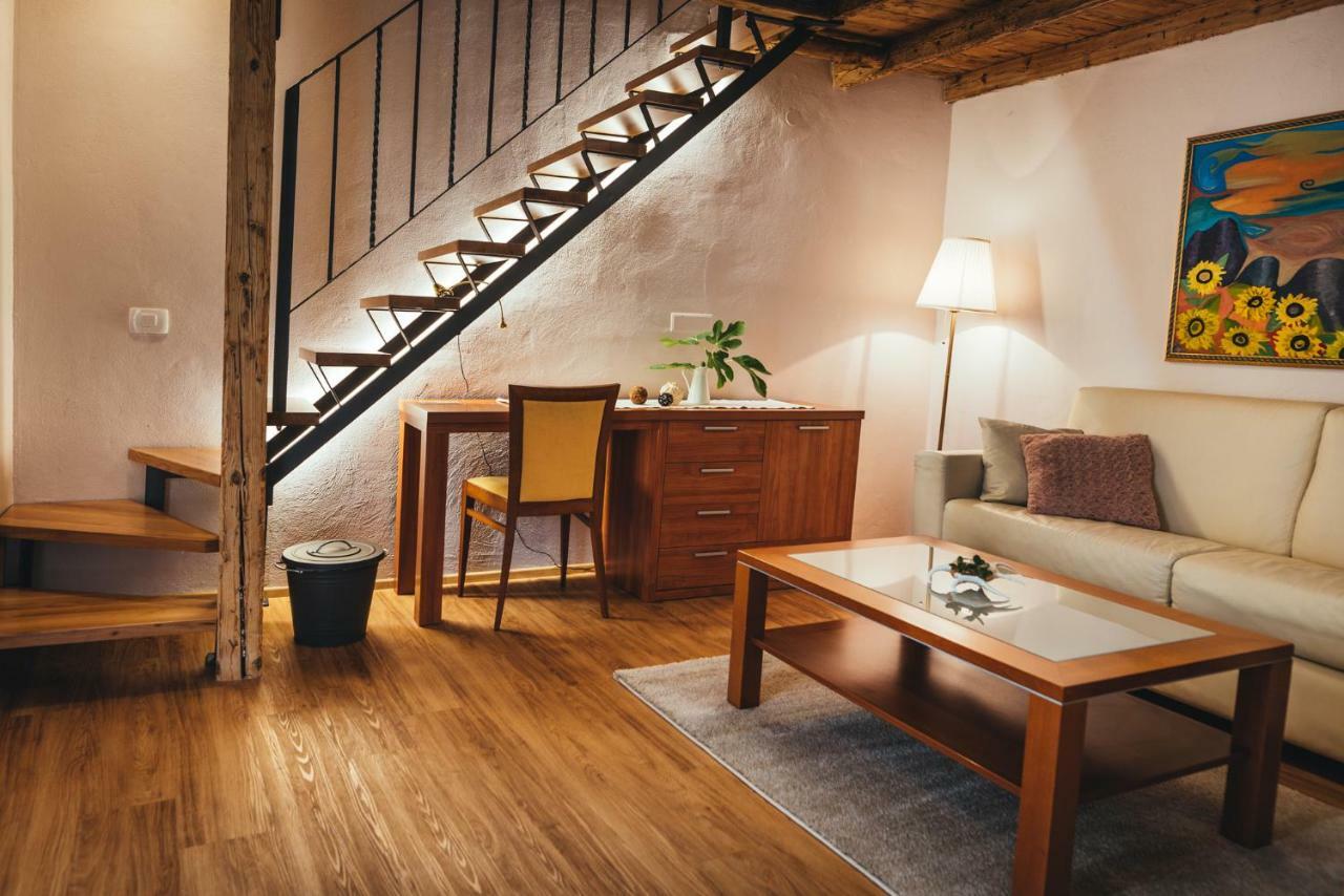 Guesthouse Centrum B&B Изола Экстерьер фото